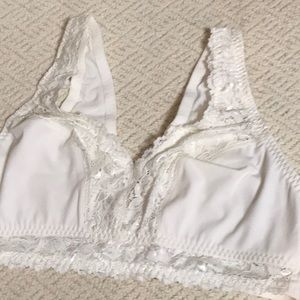 2 Breezies bras